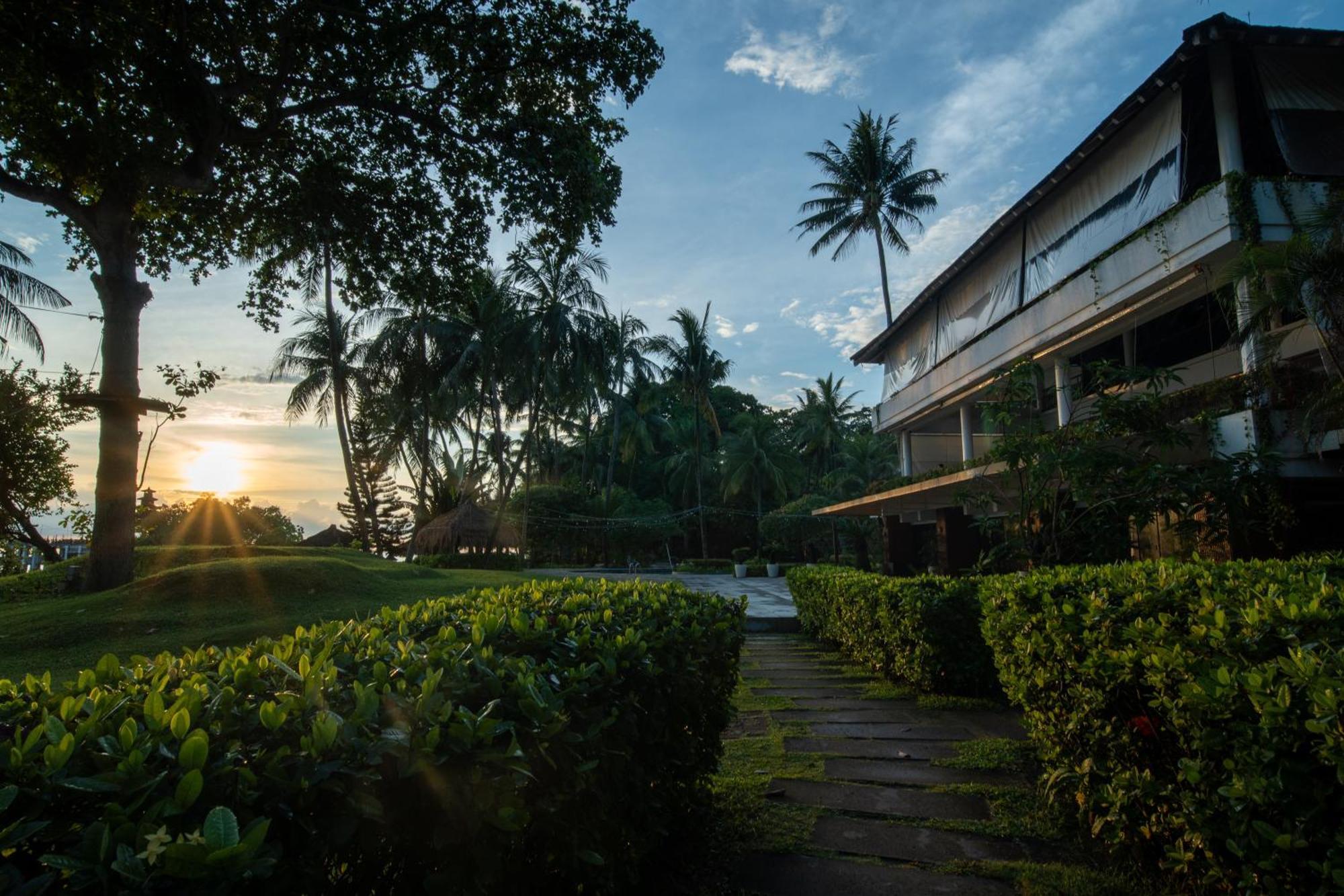 Turi Beach Resort Nongsa Extérieur photo