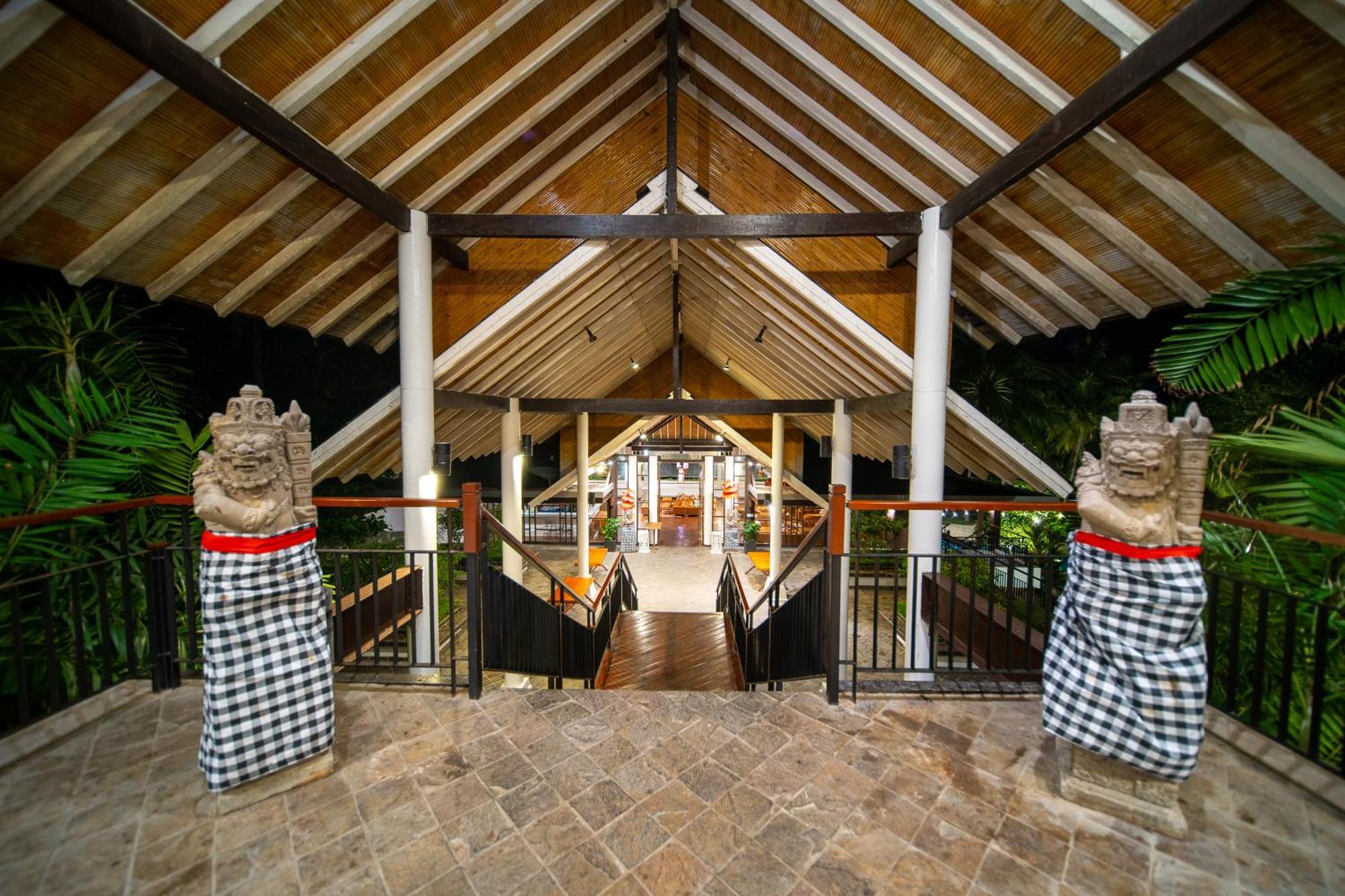 Turi Beach Resort Nongsa Extérieur photo