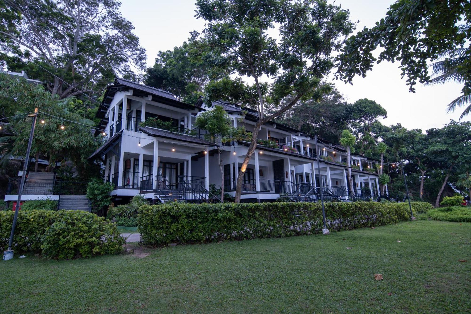 Turi Beach Resort Nongsa Extérieur photo