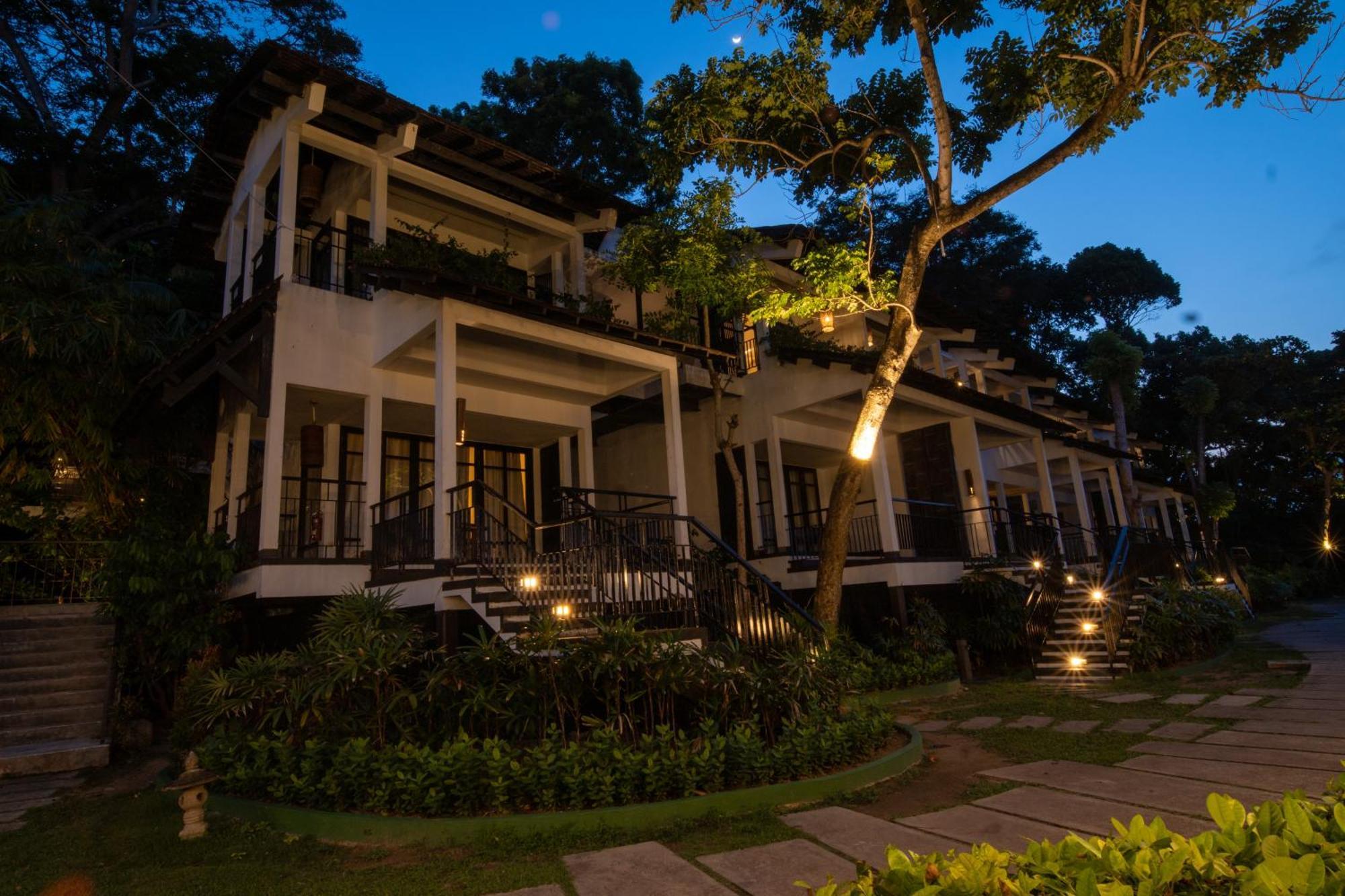 Turi Beach Resort Nongsa Extérieur photo